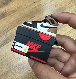 کاور ایرپاد کفش جردن کد 12 به همراه آویز Jordan Shoes